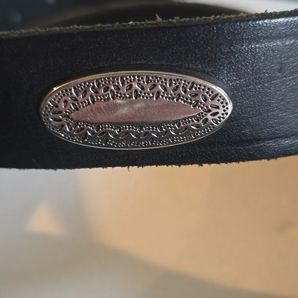 Womens Black Leather belt Silver Oblong Filigree Embellishments Sz.34